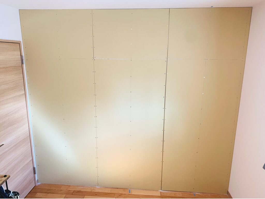 石膏ボード貼り_片面完成_子供部屋仕切り壁